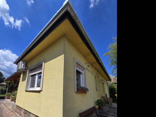 Eladó családi ház, Vácon 120 M Ft, 3 szobás