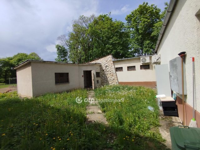 Eladó iroda, Sásdon 27.3 M Ft / költözzbe.hu