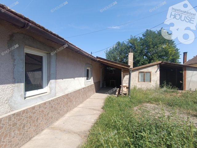 Eladó családi ház, Tiszaalpáron 15.9 M Ft, 2 szobás