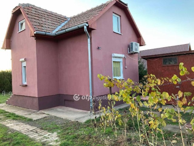 Eladó családi ház, Besenyszögön 19.99 M Ft, 1 szobás