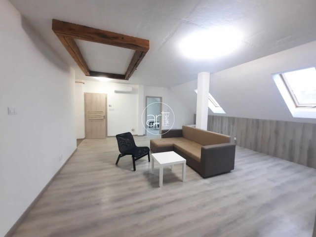 Kiadó téglalakás, albérlet, Szegeden 320 E Ft / hó, 3 szobás