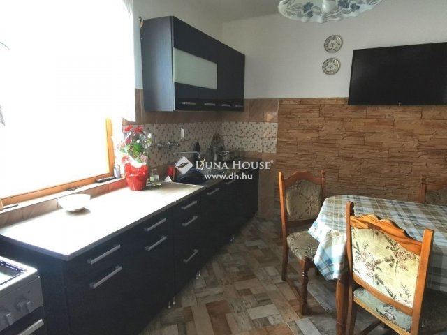 Eladó családi ház, Dorogon 63 M Ft, 4 szobás