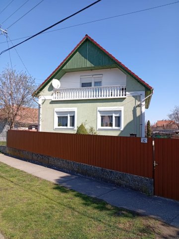 Eladó családi ház, Tiszacsegén 45 M Ft, 5 szobás