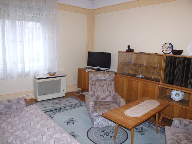 Kiadó téglalakás, albérlet, Gyulán 100 E Ft / hó, 2+1 szobás
