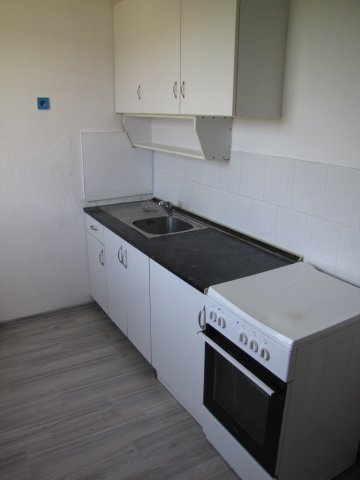 Eladó panellakás, Komlón 19.75 M Ft, 3 szobás