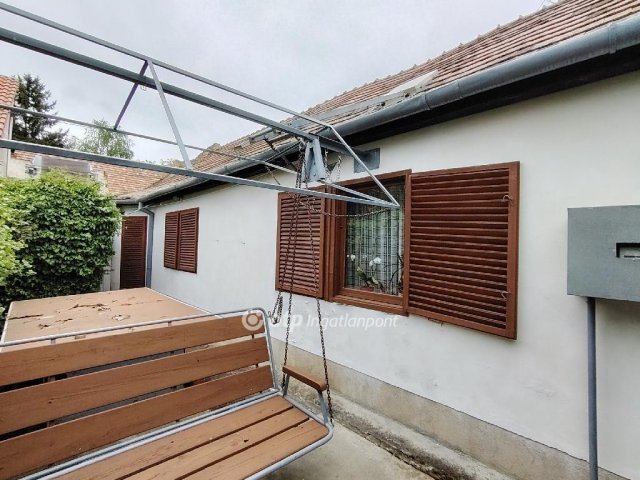 Eladó családi ház, Pécsett 38 M Ft, 3 szobás
