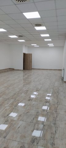 Kiadó üzlethelyiség, Szolnokon 350 E Ft / hó