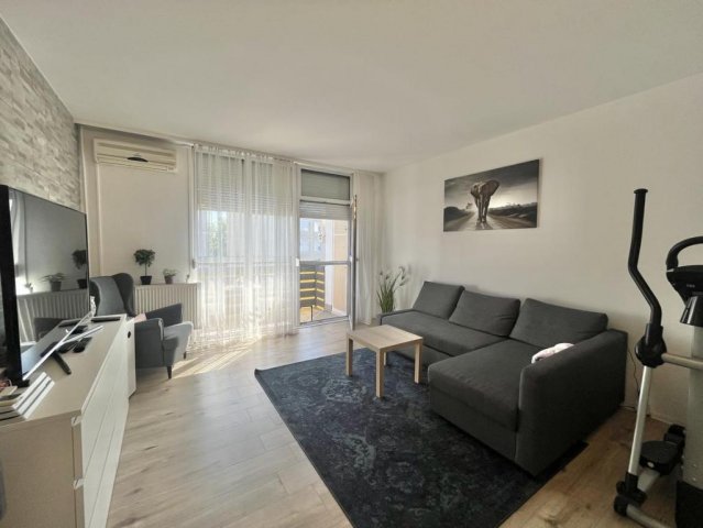 Eladó panellakás, Szigetszentmiklóson 53.99 M Ft, 2+1 szobás