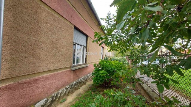 Eladó családi ház, Dombóváron 28 M Ft, 4 szobás