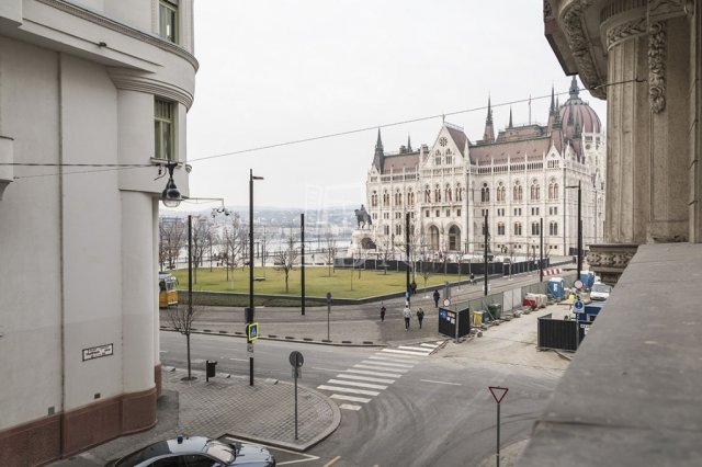 Eladó téglalakás, Budapesten, V. kerületben, Garibaldi utcában