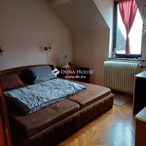 Eladó ikerház, Pécsett 66 M Ft, 4 szobás / költözzbe.hu