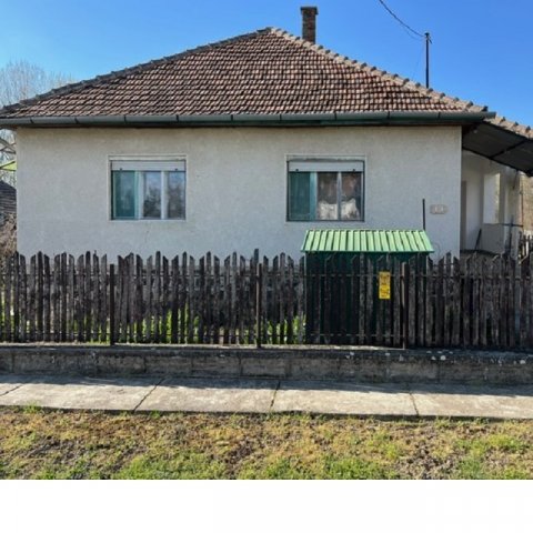Eladó családi ház, Nagylócon, Szilvás úton 15 M Ft, 3 szobás