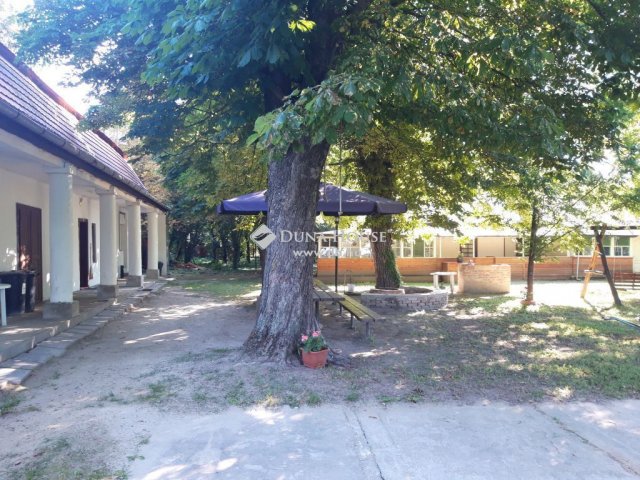 Eladó családi ház, Ráckevén 96 M Ft, 11 szobás