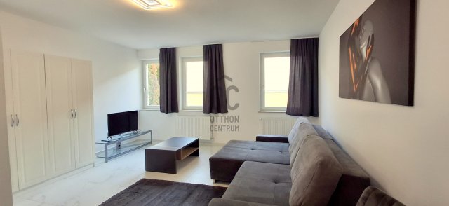 Kiadó téglalakás, albérlet, Pécsett 210 E Ft / hó, 1 szobás