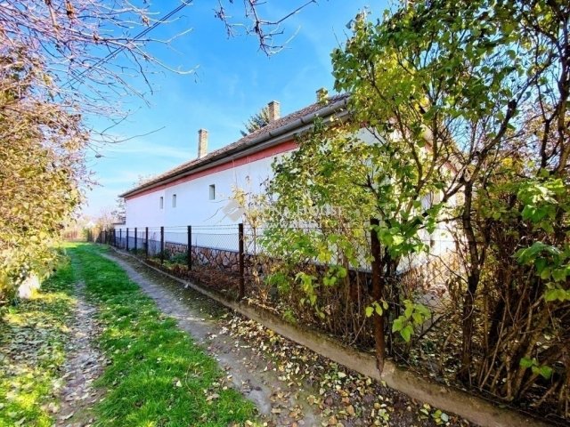 Eladó családi ház, Szentmártonkátán 43.9 M Ft, 3 szobás