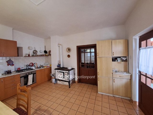 Eladó családi ház, Bakonybélben 59.9 M Ft, 4 szobás