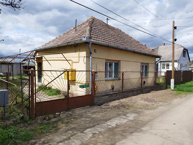 Eladó családi ház, Lőrinciben, Akácfa utcában 16.9 M Ft