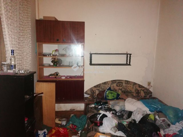 Eladó családi ház, Budapesten, XV. kerületben 85 M Ft, 9 szobás