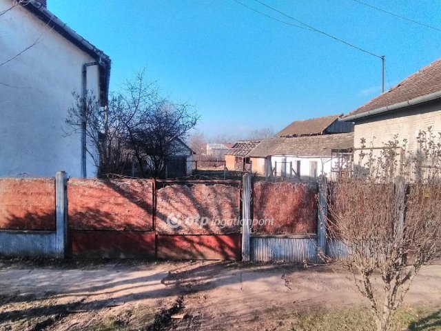 Eladó családi ház, Hajdúszováton 14.8 M Ft, 2 szobás