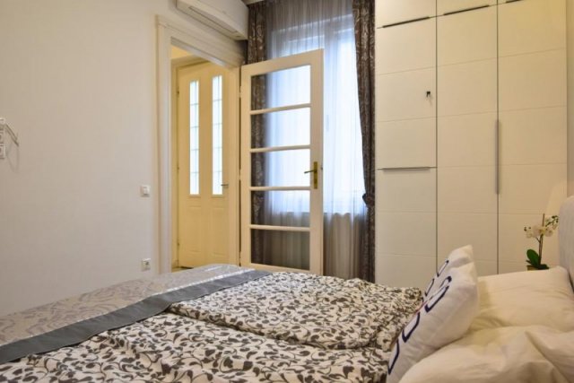 Kiadó téglalakás, albérlet, Budapesten, V. kerületben, 2 szobás