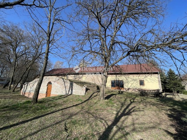 Eladó üzlethelyiség, Lakitelken 165 M Ft / költözzbe.hu