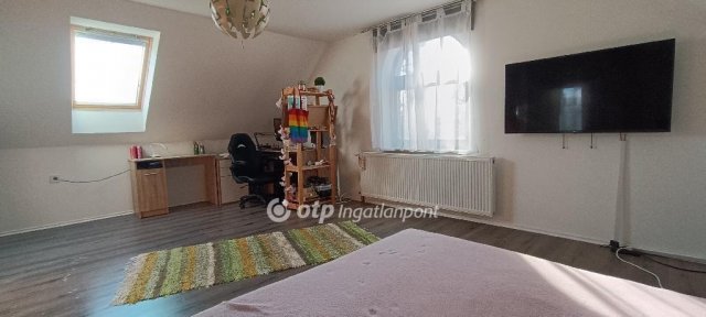 Eladó családi ház, Siklóson 79.9 M Ft, 5 szobás