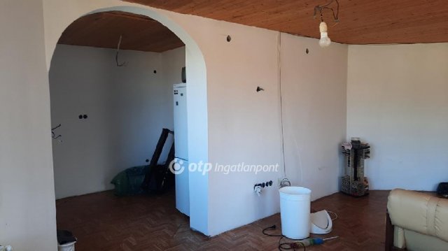Eladó családi ház, Baracskán 74.9 M Ft, 4 szobás