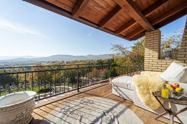 Eladó családi ház, Szentendrén 530 M Ft, 8 szobás