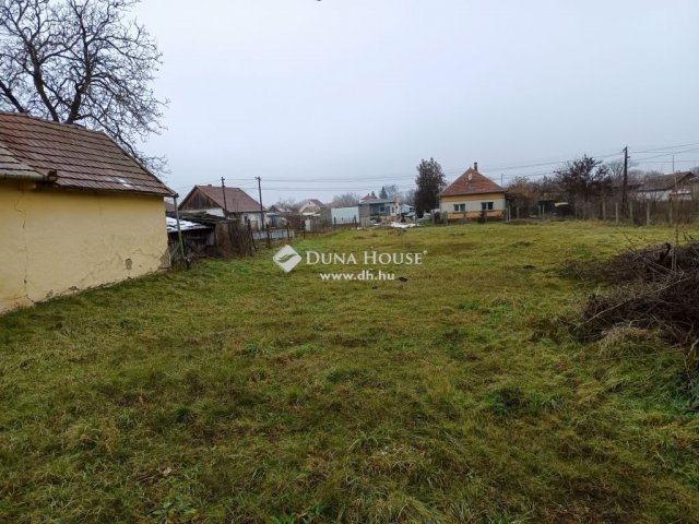 Eladó telek, Újszászon 4.5 M Ft / költözzbe.hu