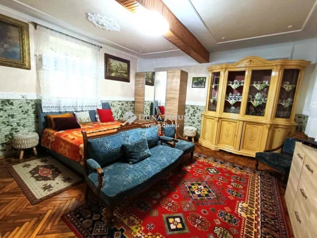Eladó családi ház, Szarvason 130 M Ft, 5 szobás