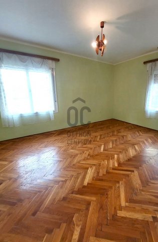 Eladó családi ház, Balatonföldváron 79.9 M Ft, 5 szobás