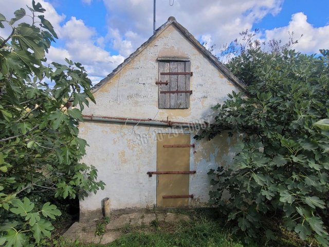 Eladó nyaraló, Mohácson 3.9 M Ft, 1 szobás