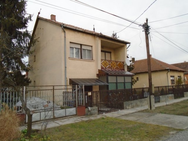 Eladó családi ház, Tiszakécskén 39 M Ft, 3 szobás