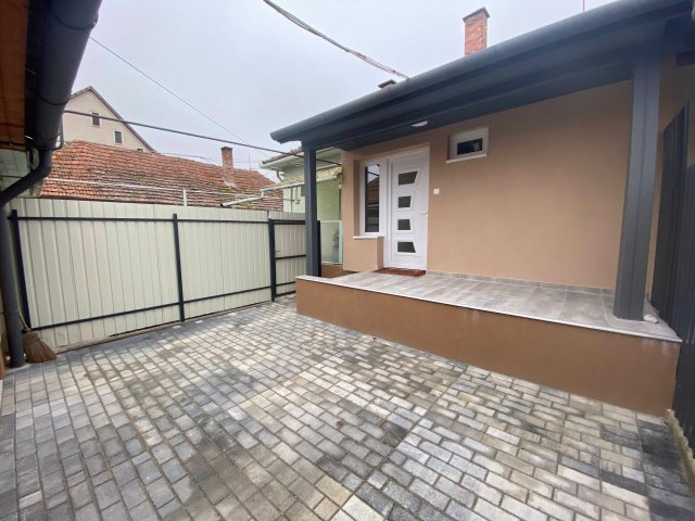 Eladó családi ház, Gyulán 27.9 M Ft, 2 szobás