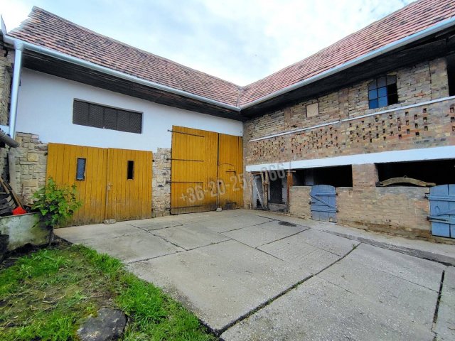 Eladó családi ház, Sombereken 28.5 M Ft, 6 szobás