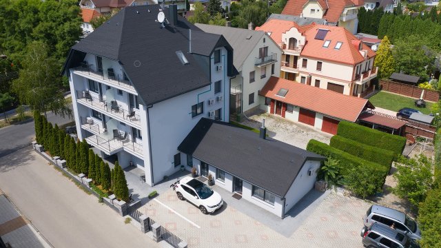 Eladó hotel, Hévízen 517.002 M Ft, 11 szobás