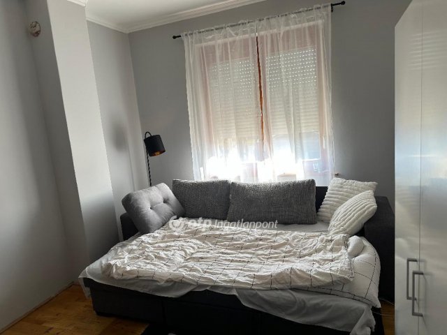 Eladó családi ház, Cegléden 100 M Ft, 4 szobás
