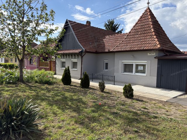 Eladó téglalakás, Gyulán 44.99 M Ft, 3 szobás