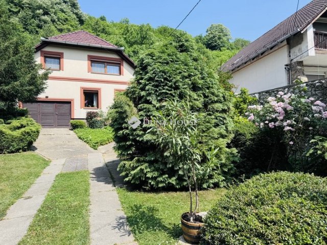 Eladó családi ház, Pécsett 94.99 M Ft, 4 szobás