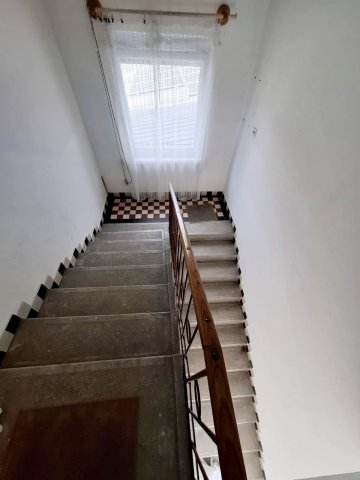 Eladó téglalakás, Kaposváron 42 M Ft, 3 szobás