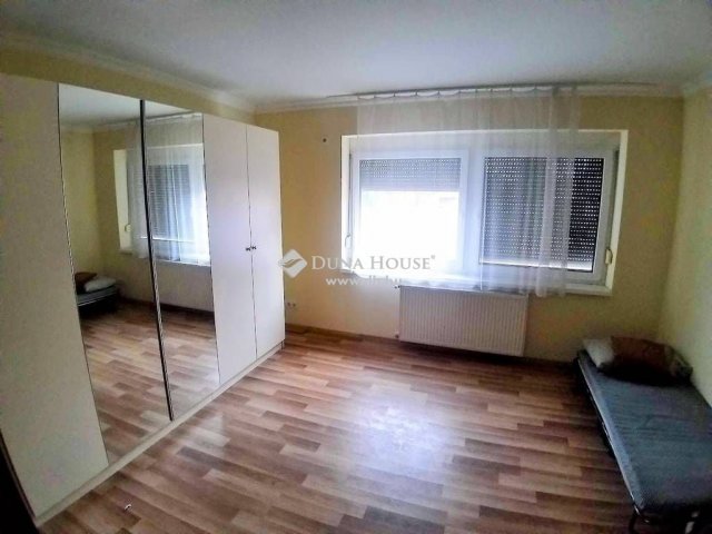 Eladó családi ház, Szigetszentmiklóson 510 M Ft, 6 szobás