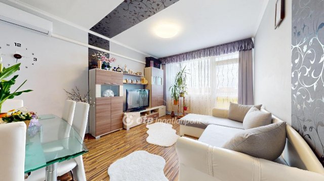 Eladó panellakás, Nyíregyházán 37.4 M Ft, 2 szobás
