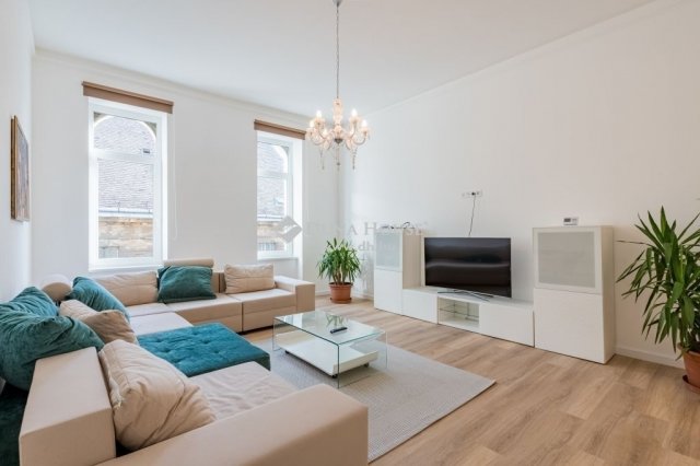 Eladó téglalakás, Budapesten, VI. kerületben 149 M Ft, 3 szobás