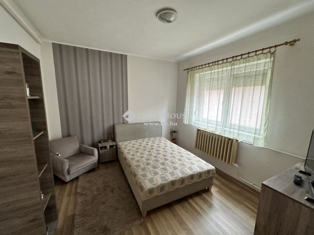 Eladó családi ház, Szigetváron 50 M Ft, 4 szobás
