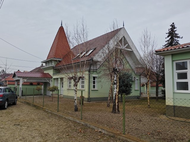 Eladó családi ház, Cegléden 130 M Ft, 6 szobás