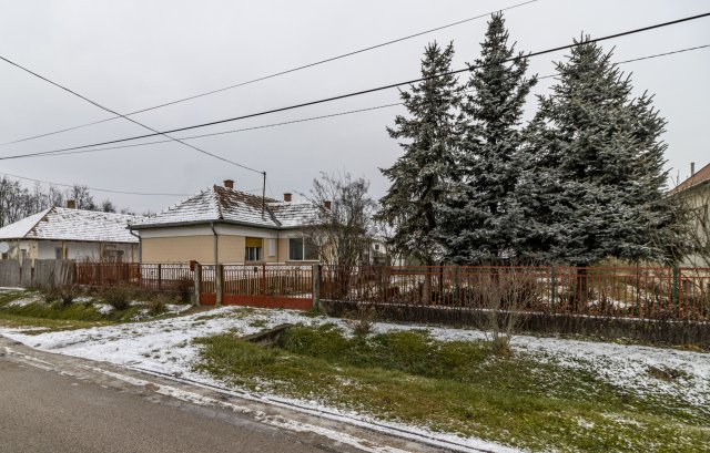 Eladó családi ház, Kislángon 28 M Ft, 3 szobás