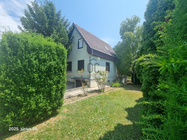 Eladó nyaraló, Balatonkenesén 68 M Ft, 6 szobás