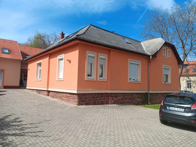 Eladó családi ház, Veszprémben 299 M Ft, 4 szobás