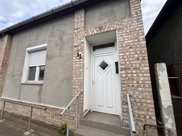 Eladó ikerház, Sarkadkeresztúron 9.99 M Ft, 2 szobás