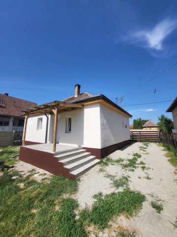 Eladó családi ház, Tápiószelén 25.9 M Ft, 2 szobás